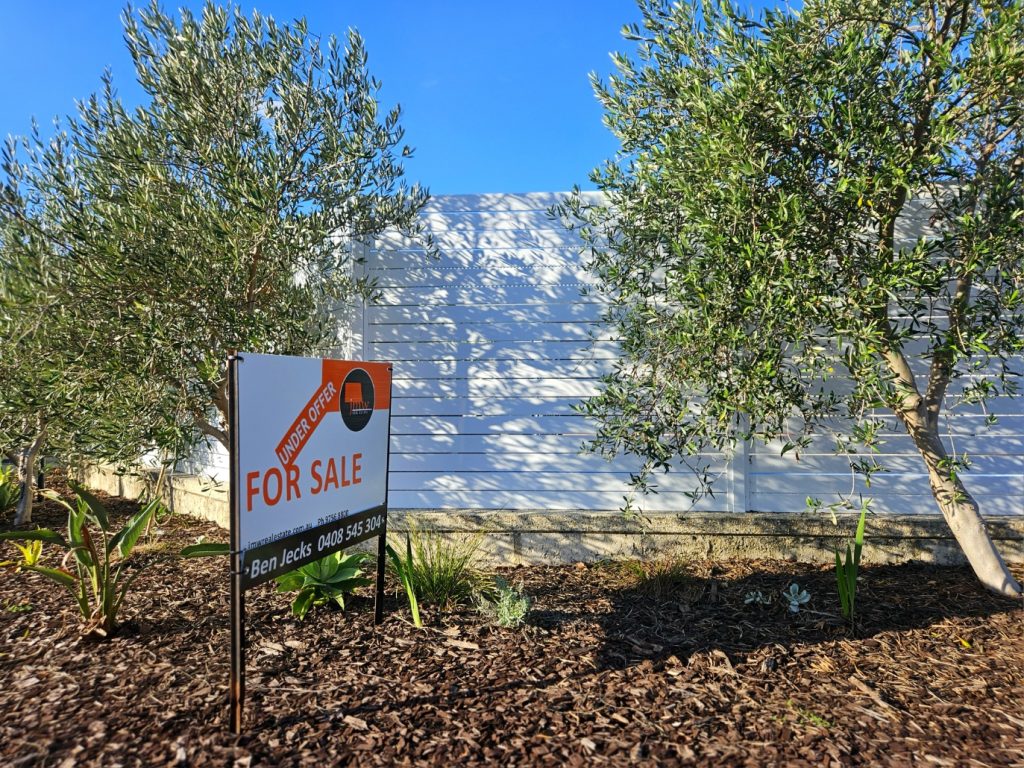 For Sale - Under Offer - Standard Board_5